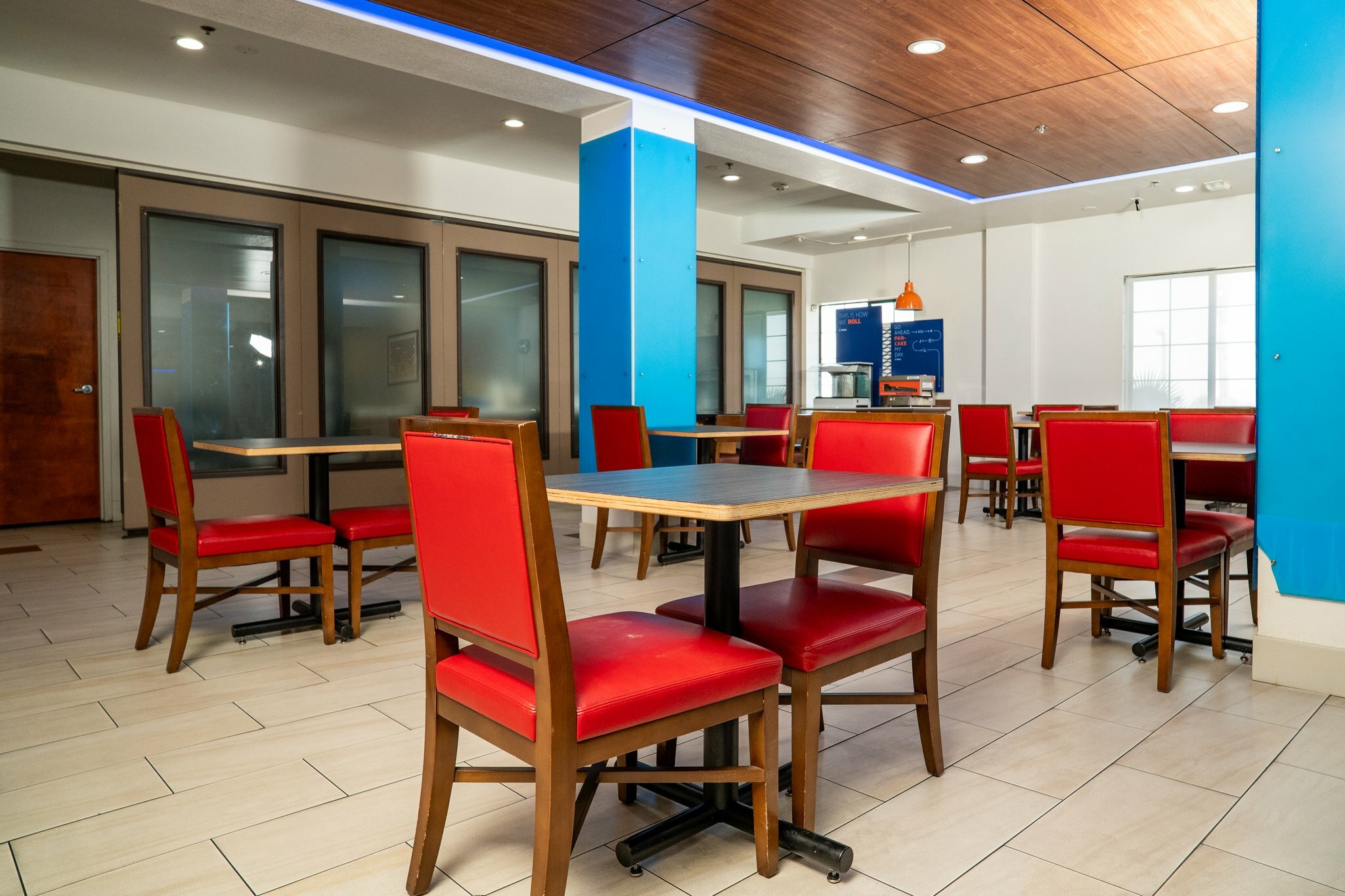 Фото Holiday Inn Express Hotel & Suites Hesperia, an Ihg Hotel