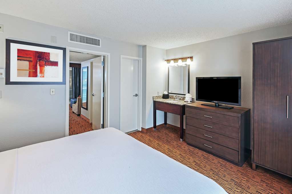 Фото Embassy Suites Hotel Dallas Market Center