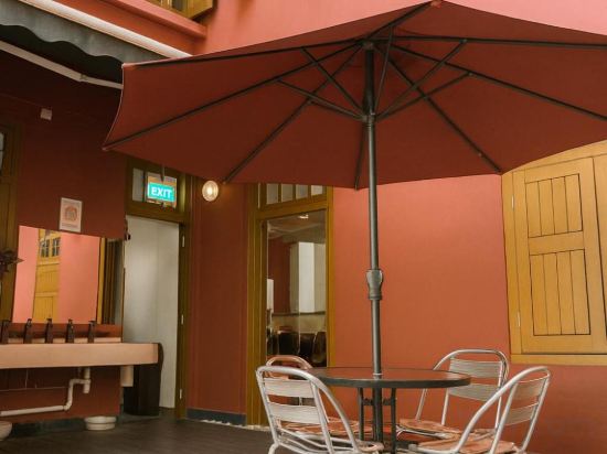 Фото Wink at Upper Cross Street