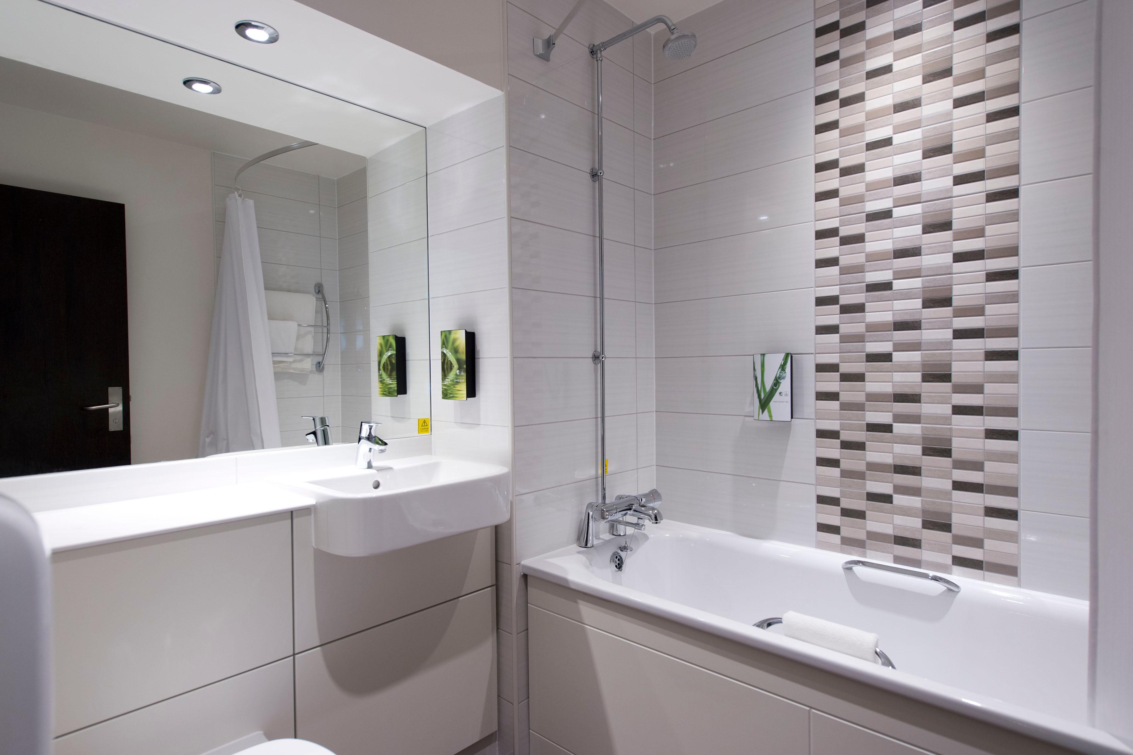 Фото Premier Inn London Southgate