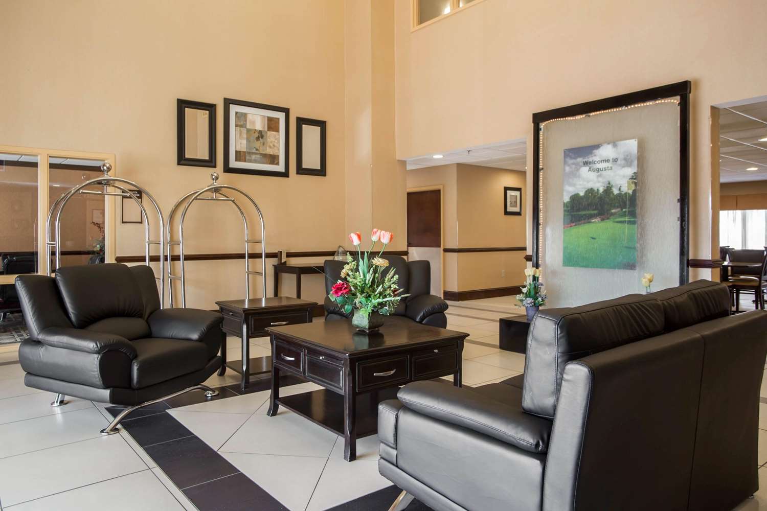 Фото Comfort Inn & Suites