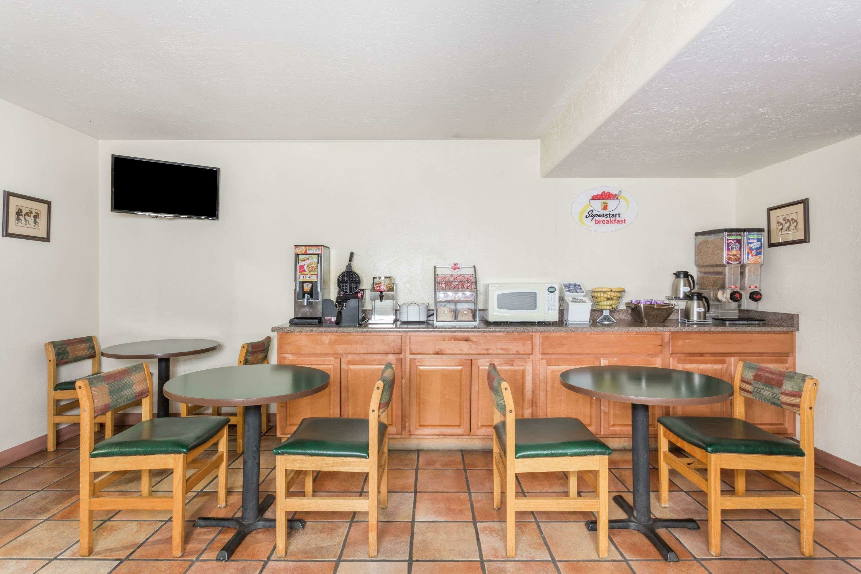 Фото Super 8 by Wyndham Cottonwood