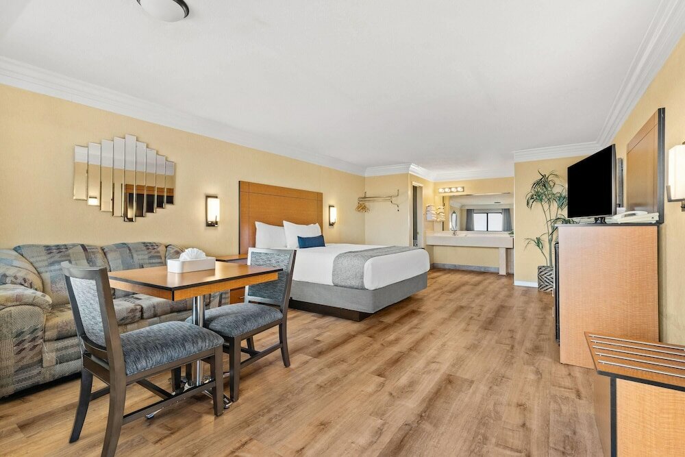 Фото Travelodge by Wyndham San Clemente Beach