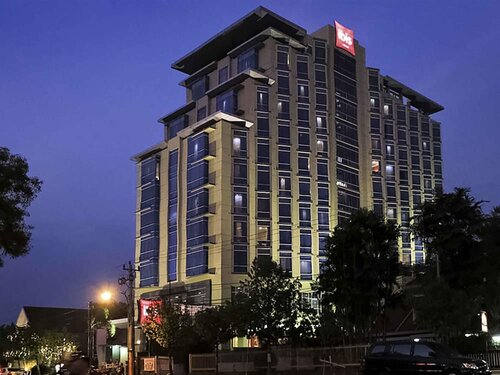 Внешний вид отеля Ibis Semarang Simpang Lima в Семаранге, фото 4