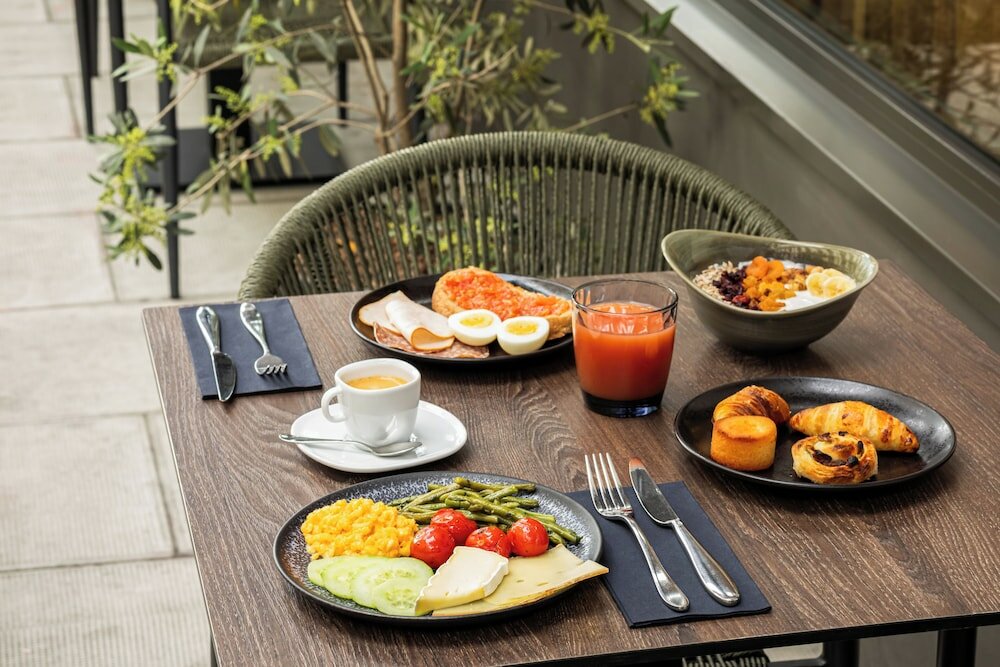 Фото Marmont Hotel