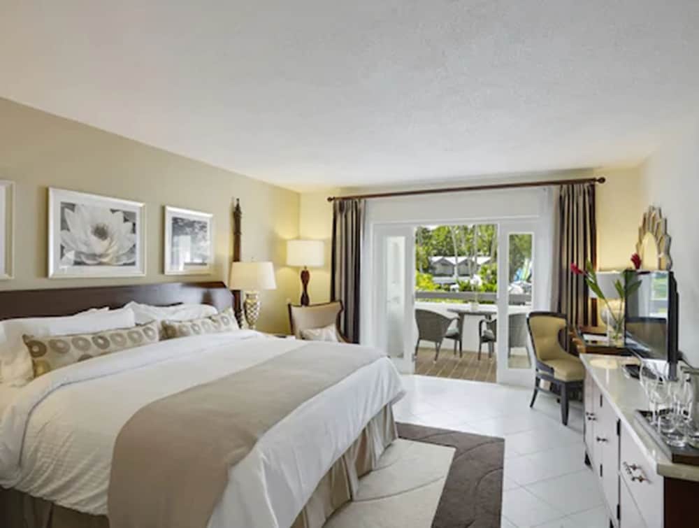 Фото Colony Club by Elegant Hotels