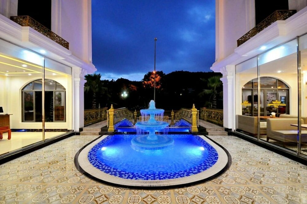 Фото Crown Nguyen Hoang Hotel