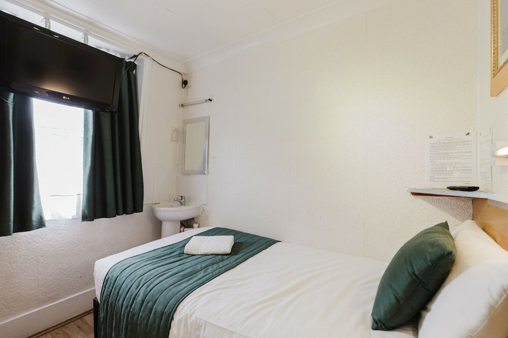 Фото Falcon Hotel