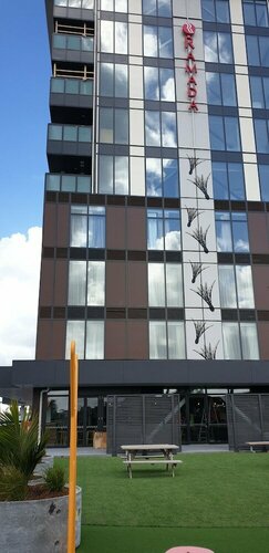 Гостиница Ramada Suites by Wyndham Auckland Manukau Pacific Centre в Окленде