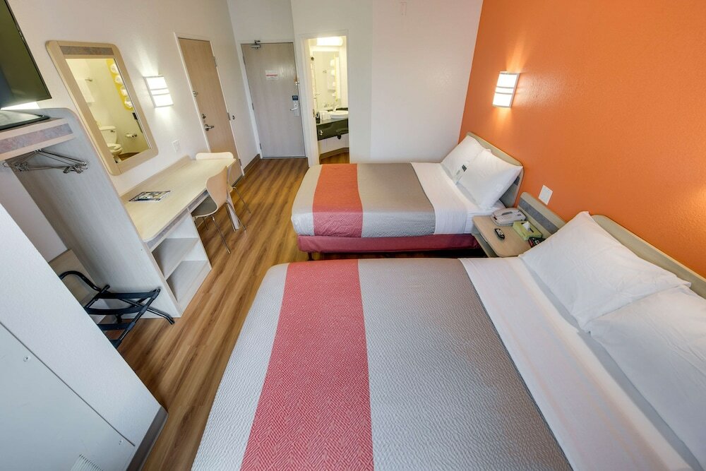 Фото Motel 6 - Toronto - Brampton