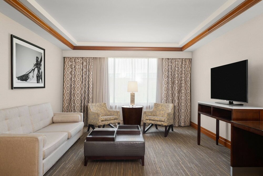 Фото Wyndham Moline on John Deere Commons