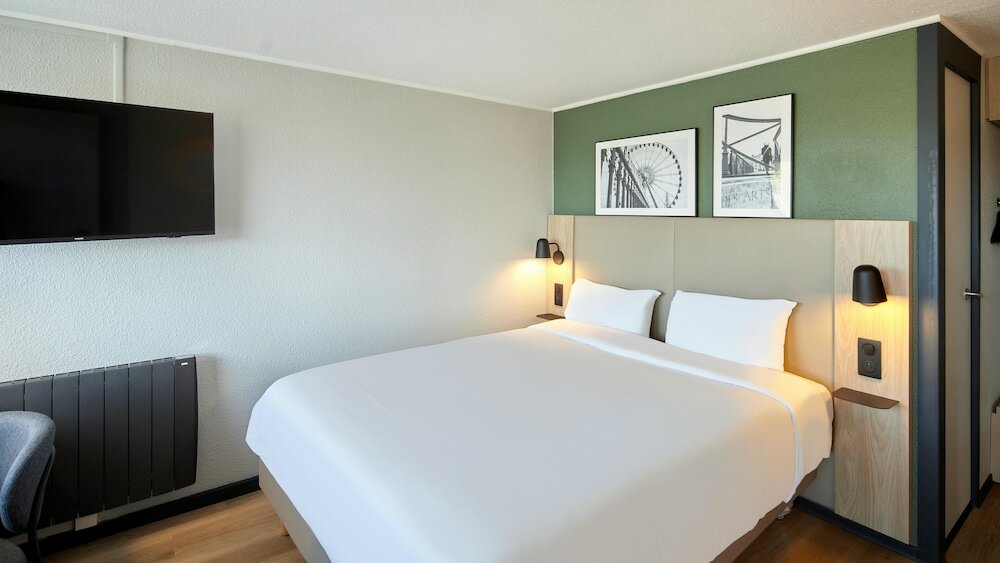 Фото Campanile Cergy Pontoise