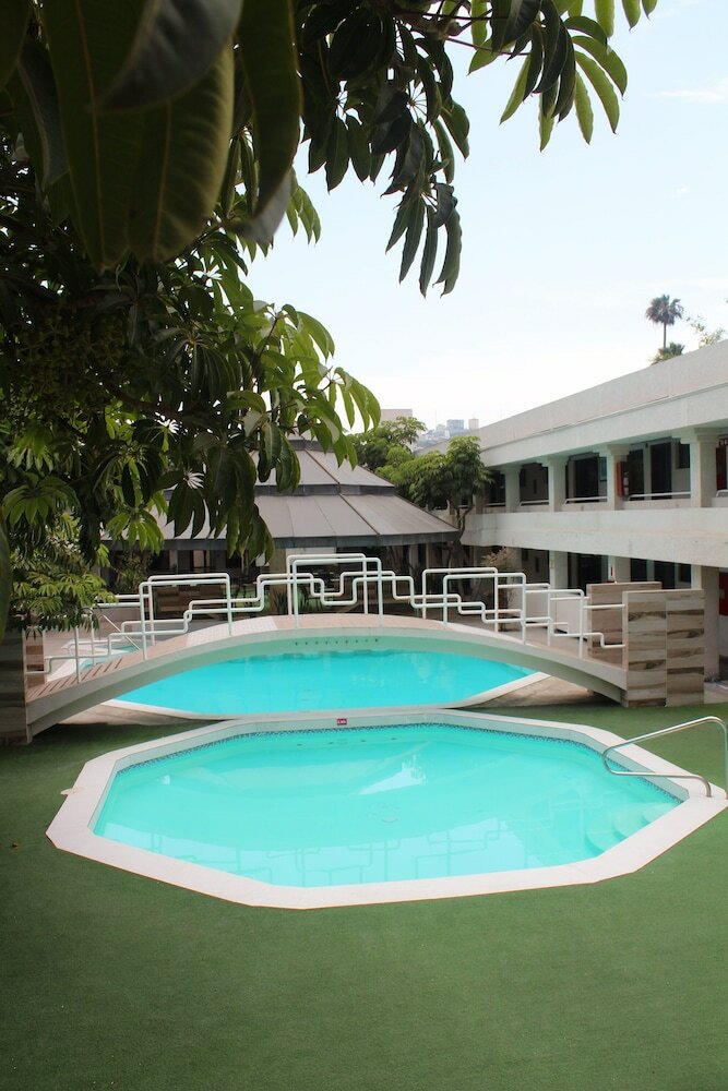 Фото Hotel Fiesta Tijuana