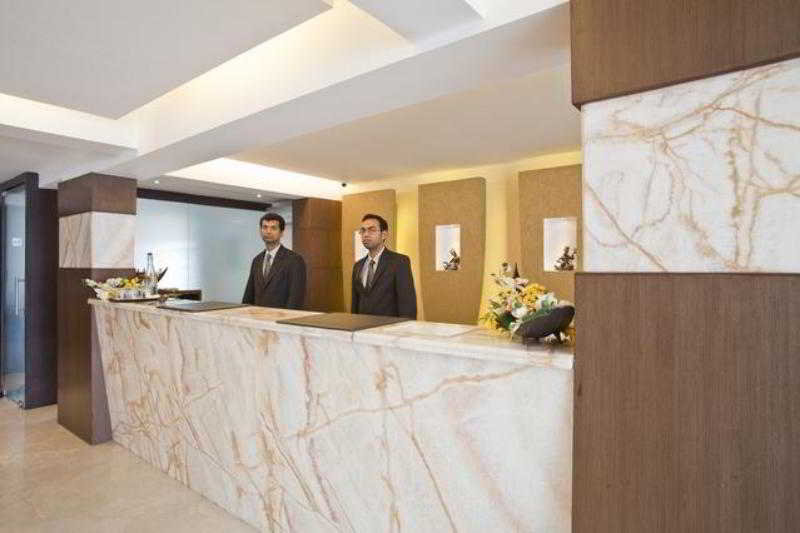 Фото New Leaf Hotel