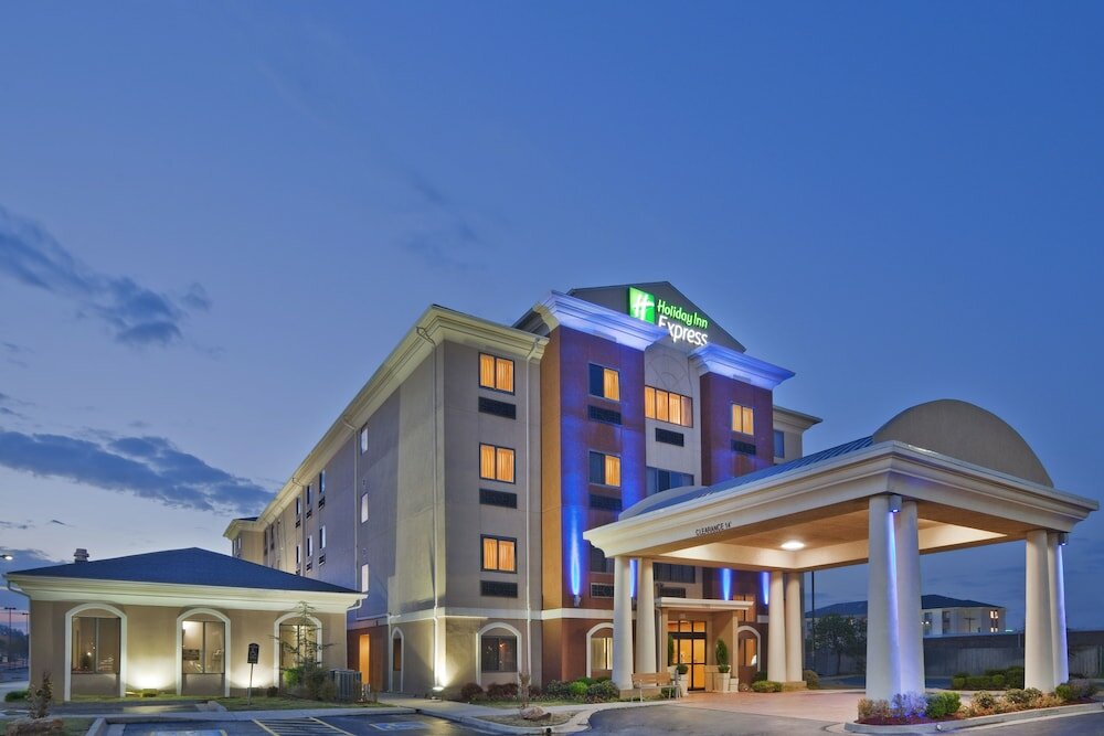Фото Holiday Inn Express & Suites Midwest, an Ihg Hotel