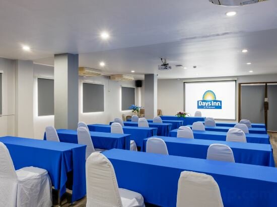 Фото Days Inn by Wyndham Patong Beach Phuket