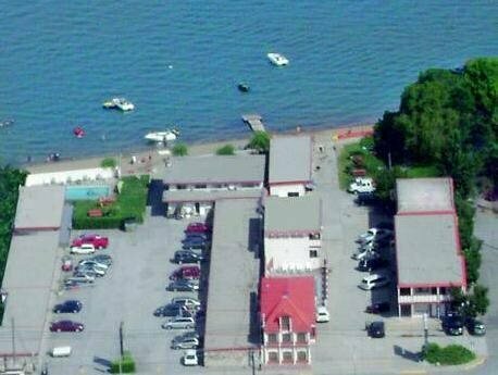 Гостиница Falcon Resort в Провинции Британская Колумбия