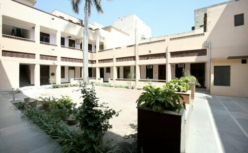 Oyo 11595 Hotel Roxy