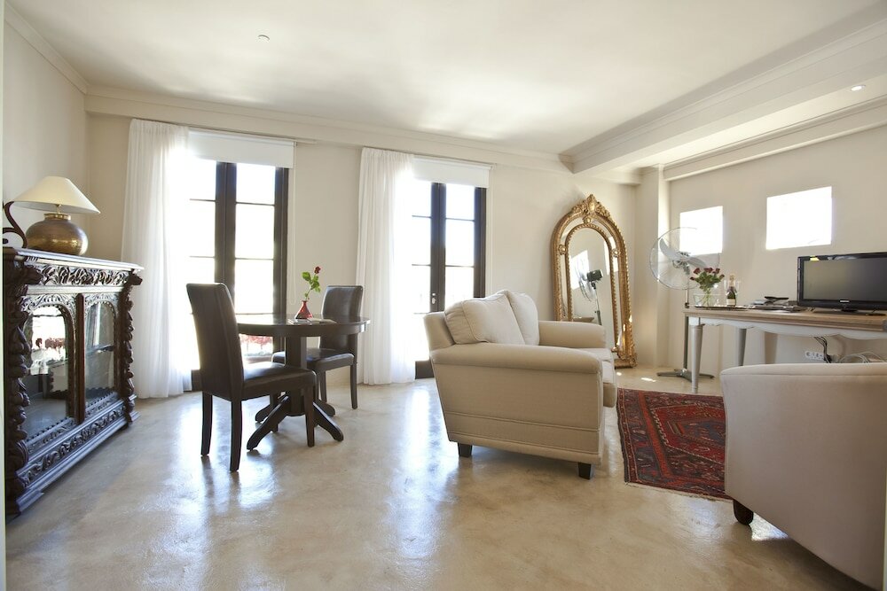 Фото Rouge on Rose Boutique Hotel