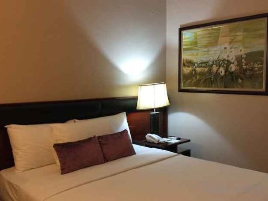 Фото Allure Hotel & Suites