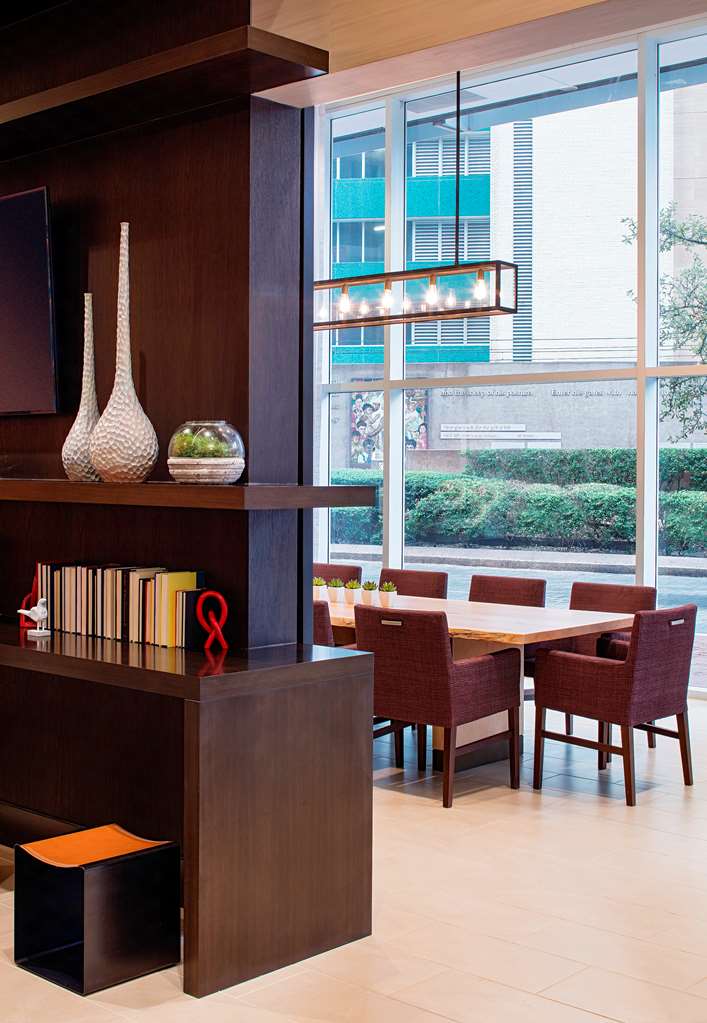 Фото Hilton Garden Inn Downtown Dallas
