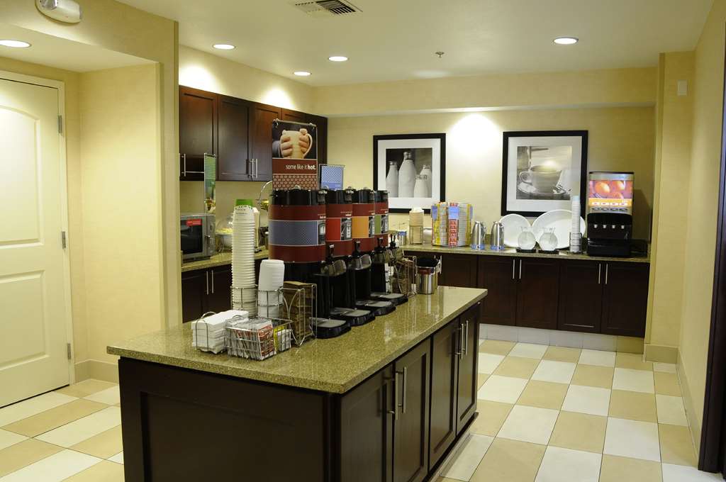 Фото Hampton Inn & Suites Redding