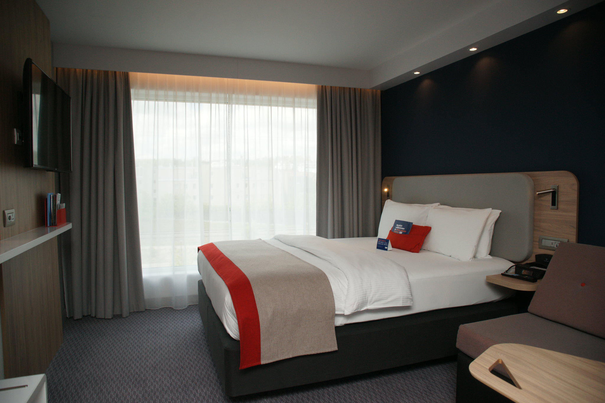 Фото Holiday Inn Express Zurich Airport, an Ihg Hotel