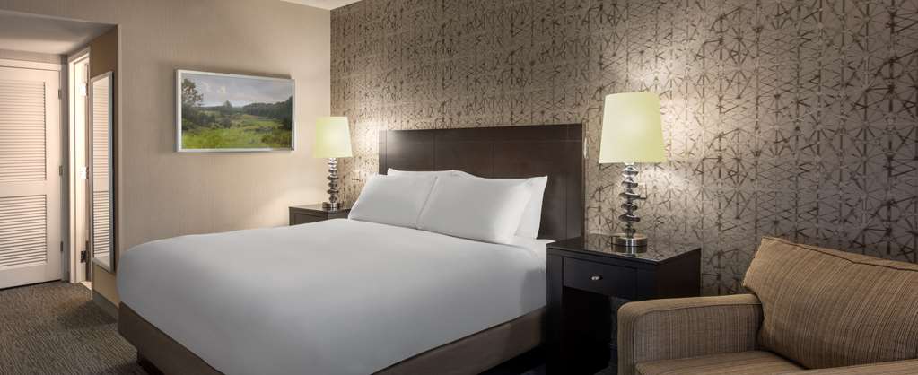 Фото DoubleTree by Hilton Chicago Wood Dale - Elk Grove