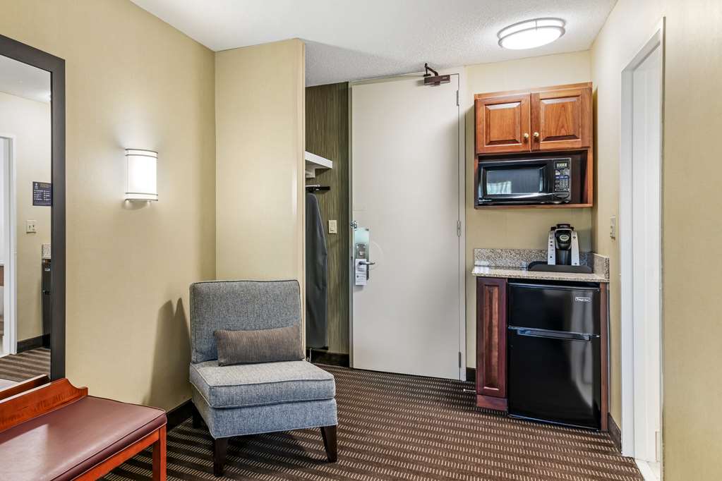 Фото Best Western Springfield Hotel