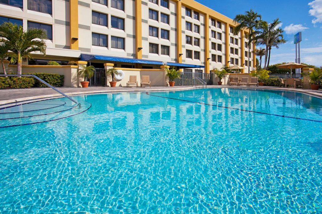 Фото Holiday Inn Express & Suites Miami - Hialeah, an Ihg Hotel