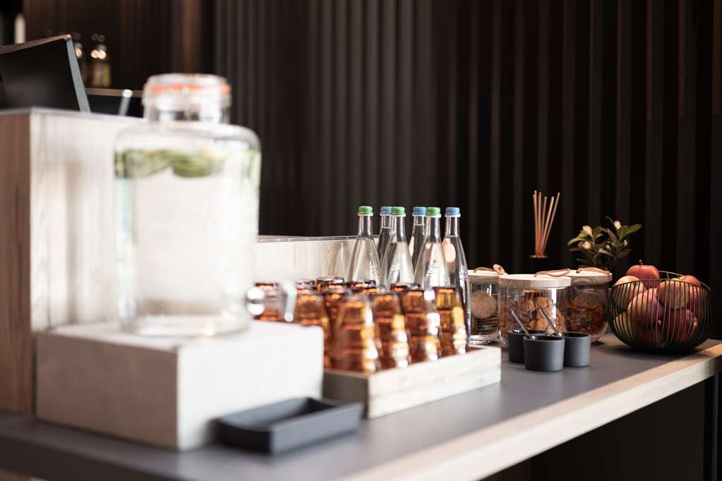 Фото Park Inn by Radisson Zurich Airport