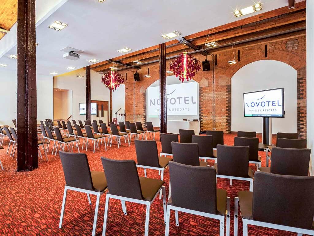 Фото Novotel Cardiff Centre