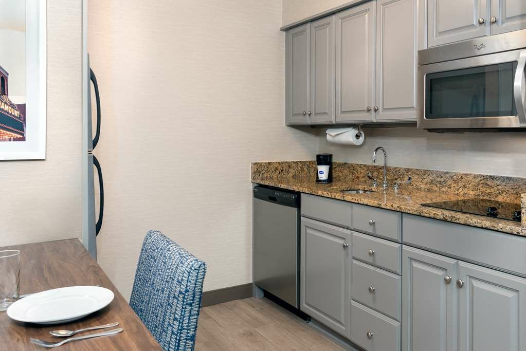 Фото Hampton Inn & Suites Charlottesville At The University