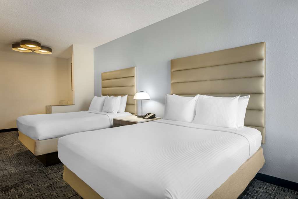 Фото Best Western Plus Universal Inn