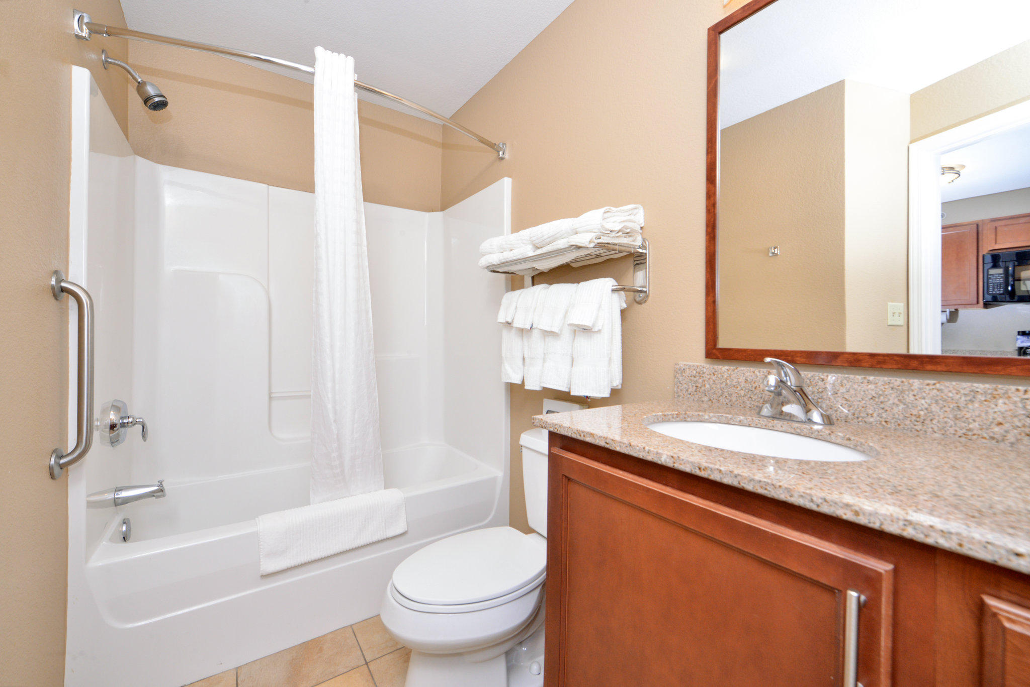 Фото Candlewood Suites Northeast Kansas City, an Ihg Hotel