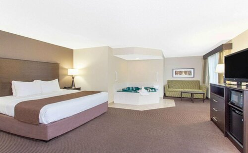Гостиница AmericInn by Wyndham Rhinelander в Томахоке