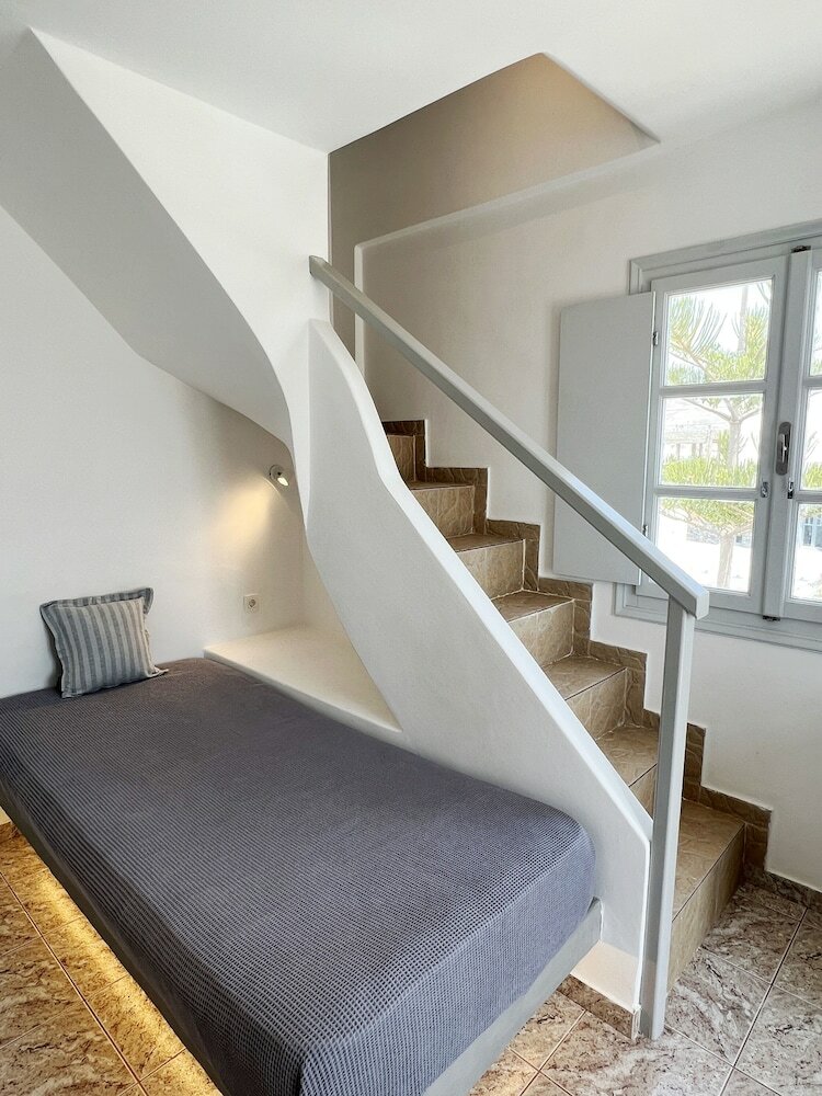 Фото White Lily - Adults Only 16 plus