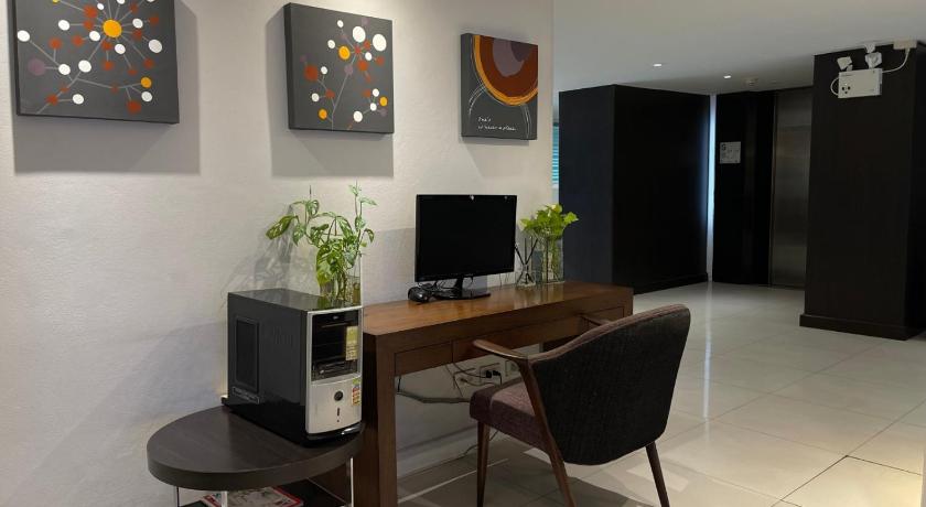 Фото 24 Inn Hotel