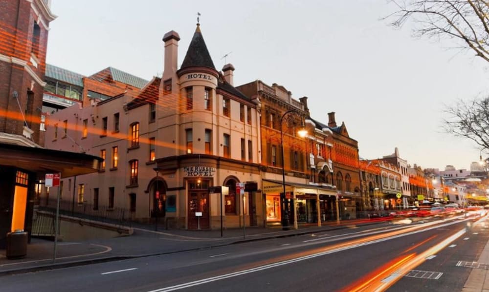Фото The Russell Boutique Hotel