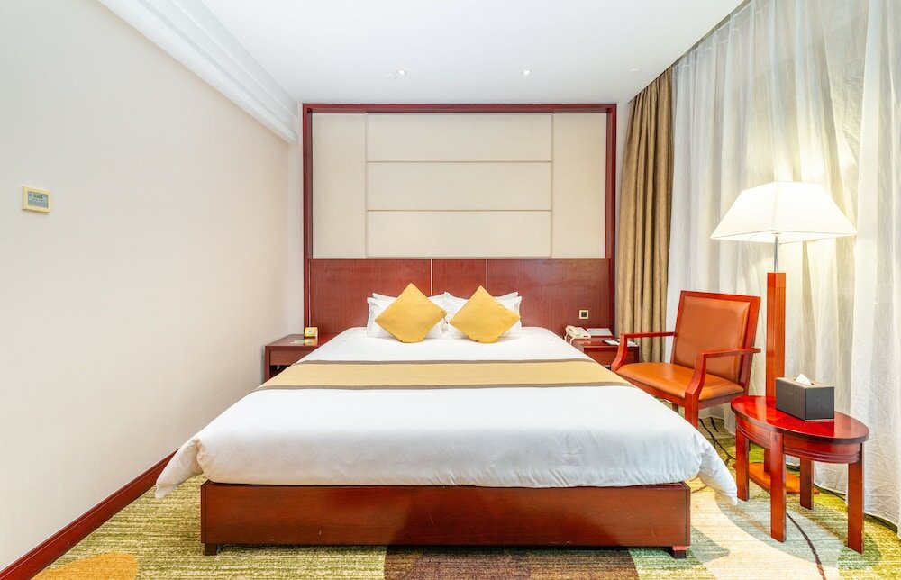 Фото Guangzhou Baiyun International Convention Center LN Dongfang Hotel