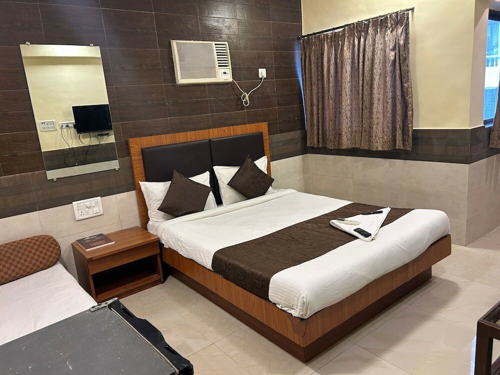 Фото Lucky Hotel Bandra