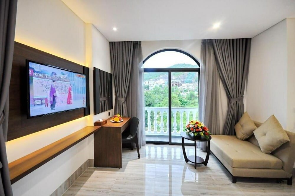 Фото Crown Nguyen Hoang Hotel