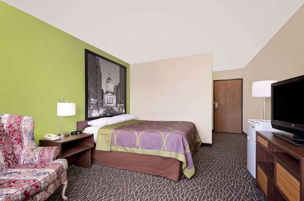 Фото Super 8 by Wyndham Muncie/Ball St. College Area