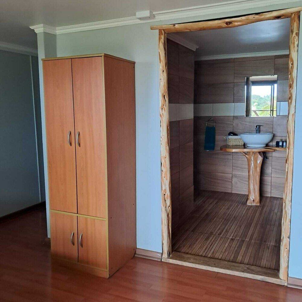 Фото Hotel Uka Mana