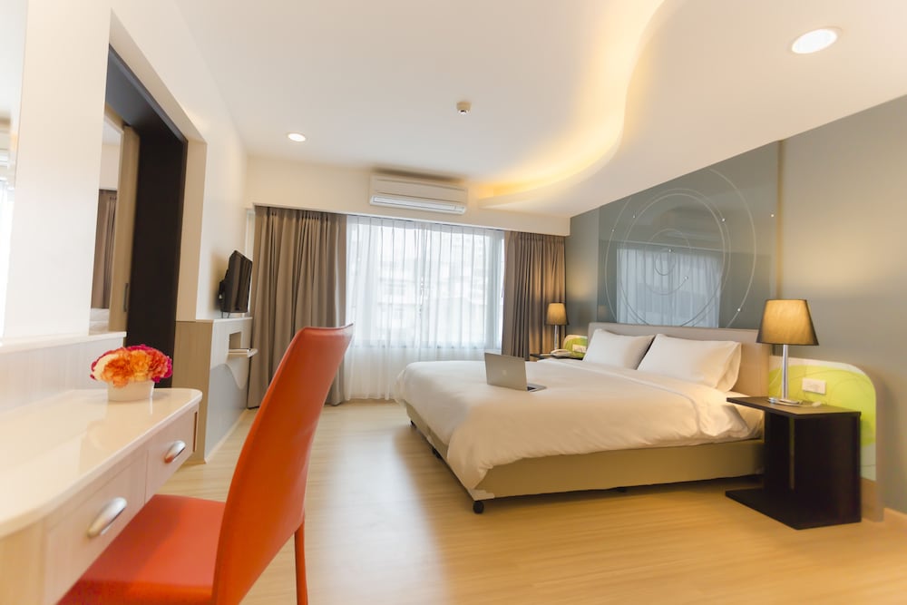 Фото Grand Tower Inn Sathorn Bangkok