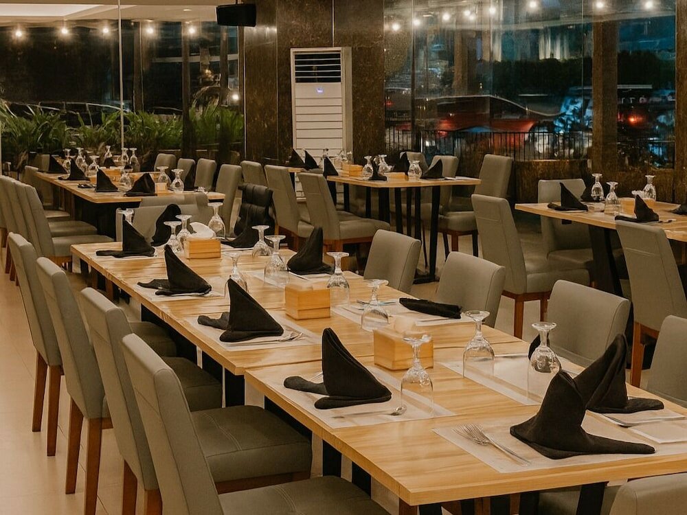 Фото Castle Peak Hotel