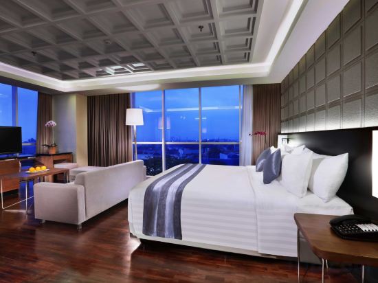 Фото Aston Pasteur Hotel