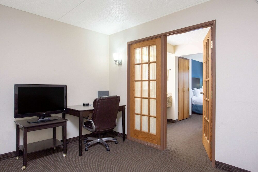 Фото AmericInn by Wyndham Green Bay West