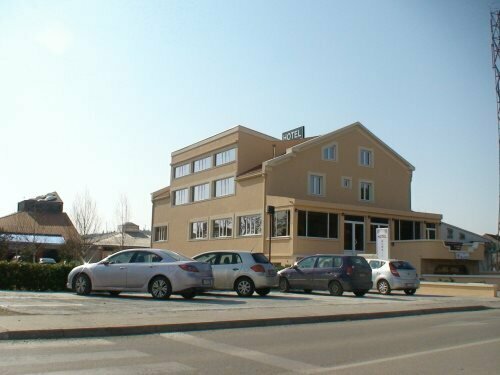 Гостиница Hotel BaMBiS в Подгорице