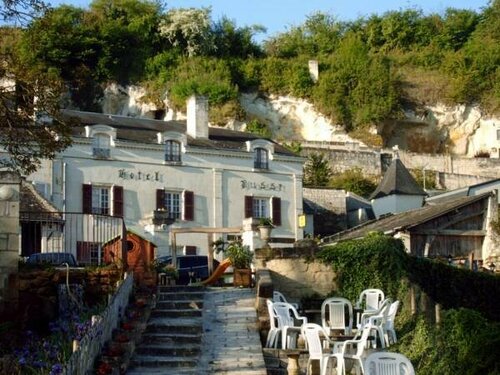 Внешний вид отеля Hôtel le Bussy в Монтсоре, фото 1